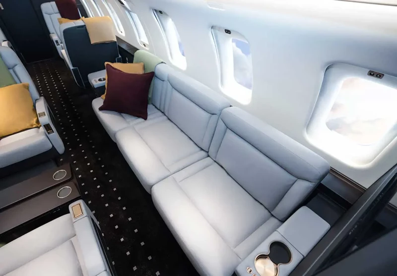 Challenger 605 cabin