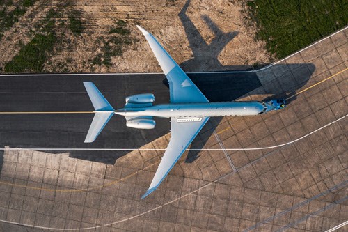 vistajet bombardier global 7500 exterior taxing