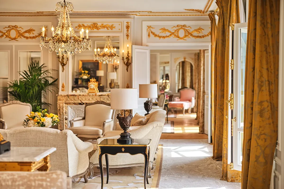 The 509 royale suite at the hotel Plaza Athenee